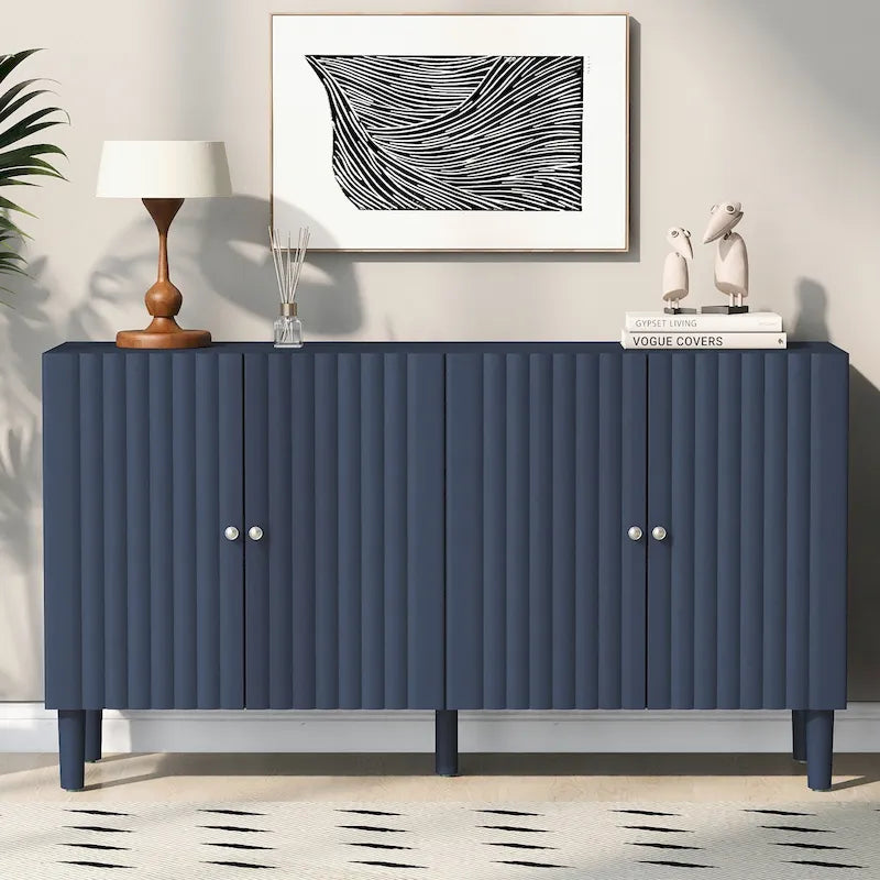 Élégant buffet à quatre portes avec portes à motif ondulé et pieds cylindriques