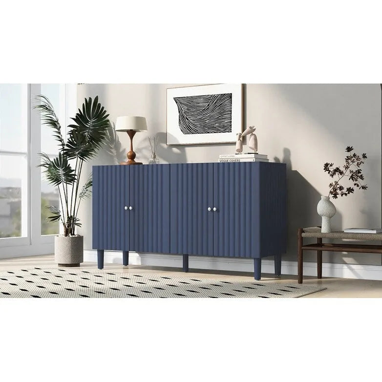 Élégant buffet à quatre portes avec portes à motif ondulé et pieds cylindriques