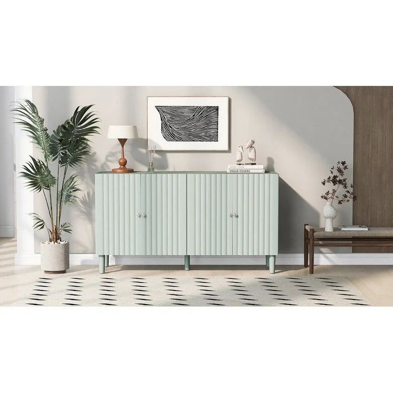 Élégant buffet à quatre portes avec portes à motif ondulé et pieds cylindriques