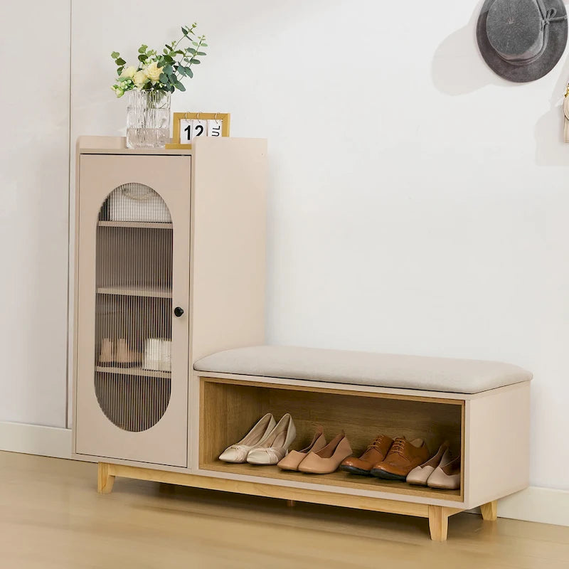 Banc à chaussures blanc crème avec armoire de rangement et pieds en bois massif pour des entrées organisées