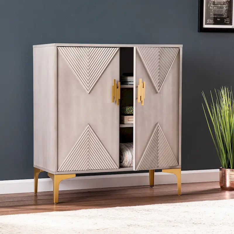 Armoire en bois gris avec pieds/poignées dorés