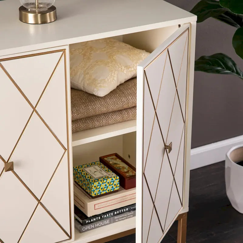 Meuble en bois contemporain avec détails dorés