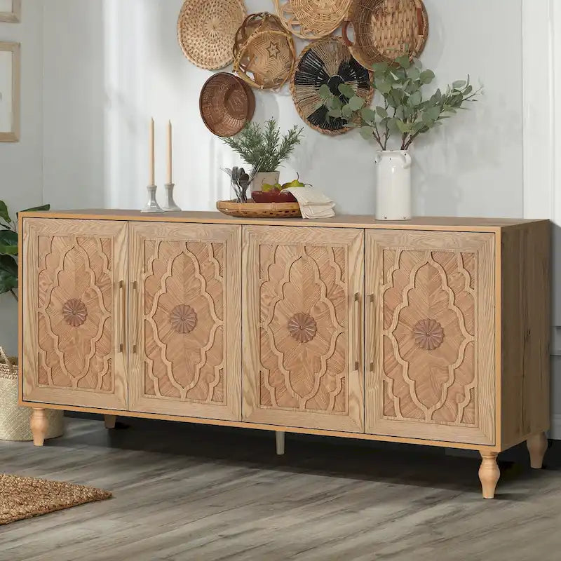 Grand meuble de rangement avec portes sculptées motif floral et poignées en métal, idéal pour le salon, la cuisine ou l'entrée.
