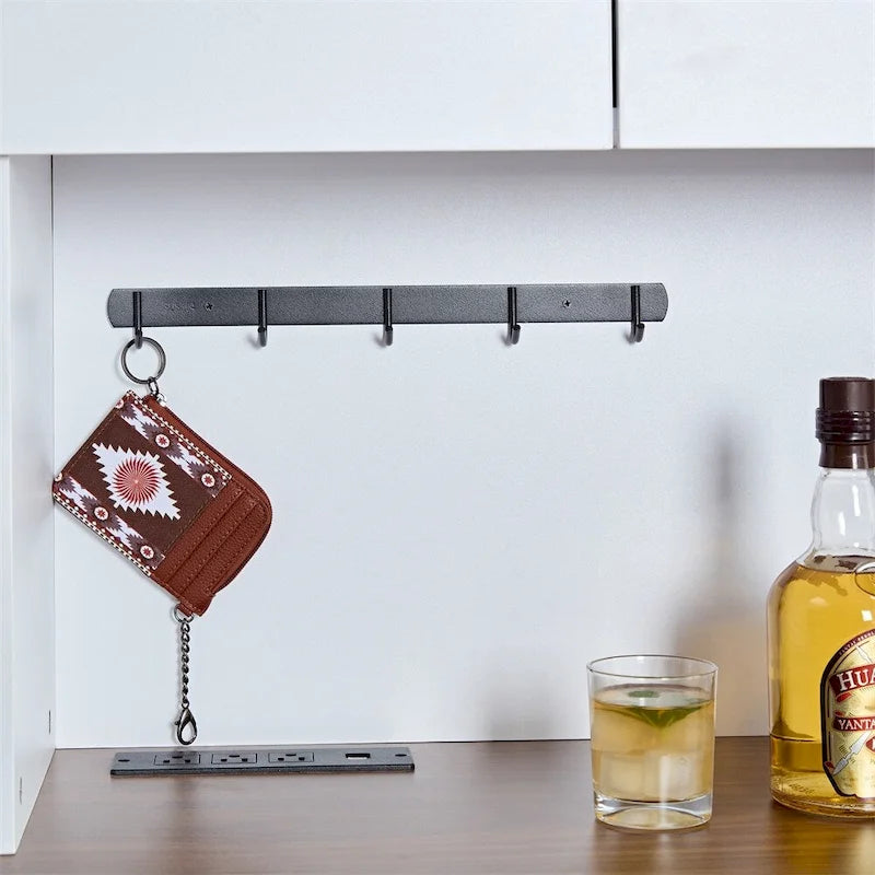 Bahut de cuisine en bois avec rangements et cave à vin